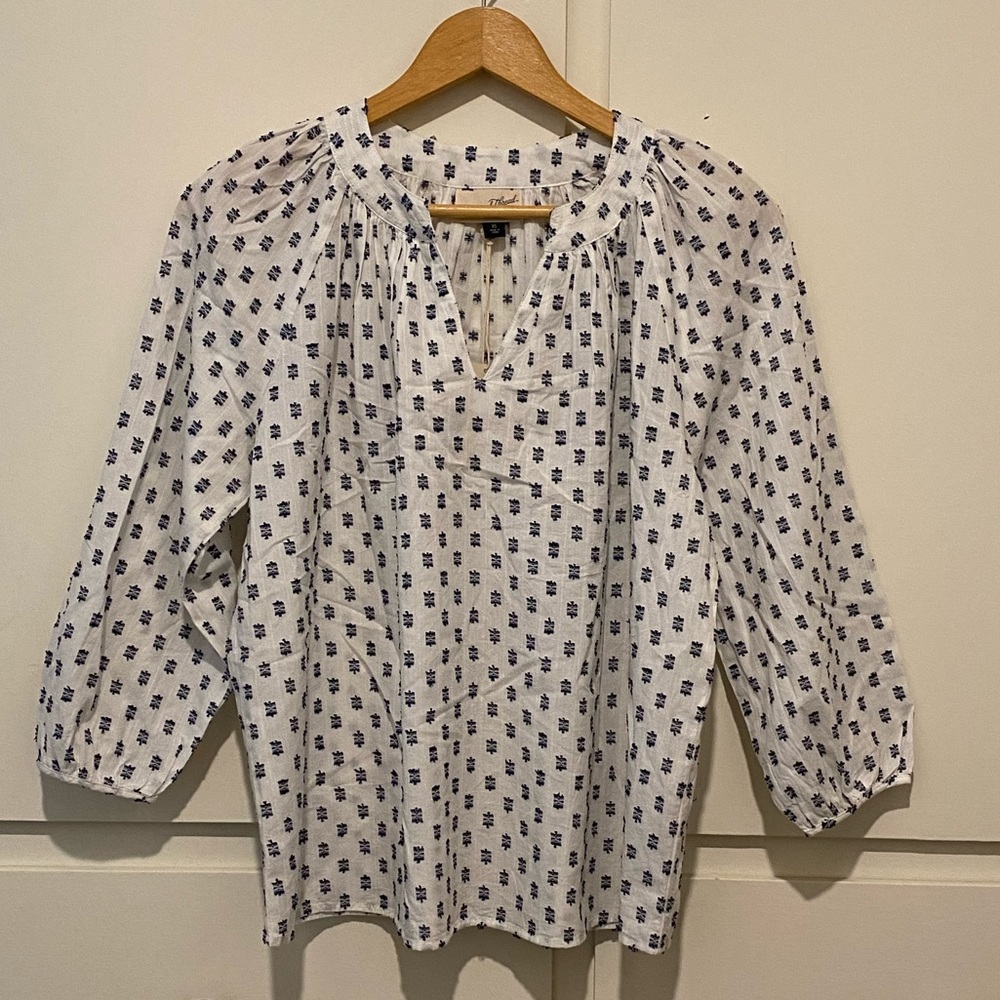 Universal tread blouse size xs .